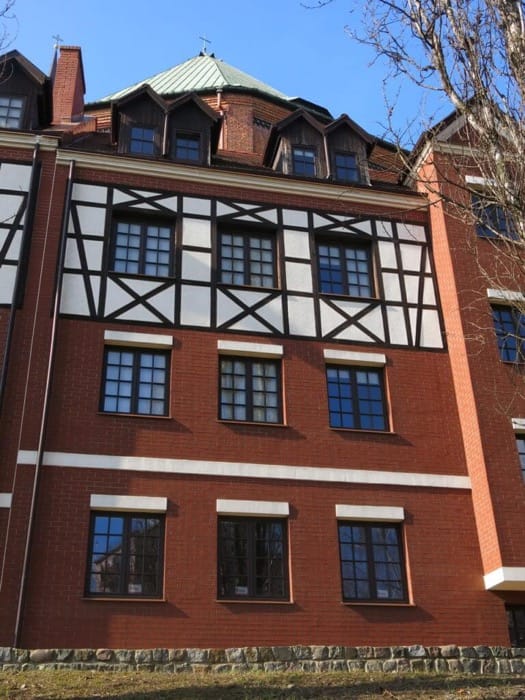 105 (the buildings surrounding the Basilica, Szczecin)